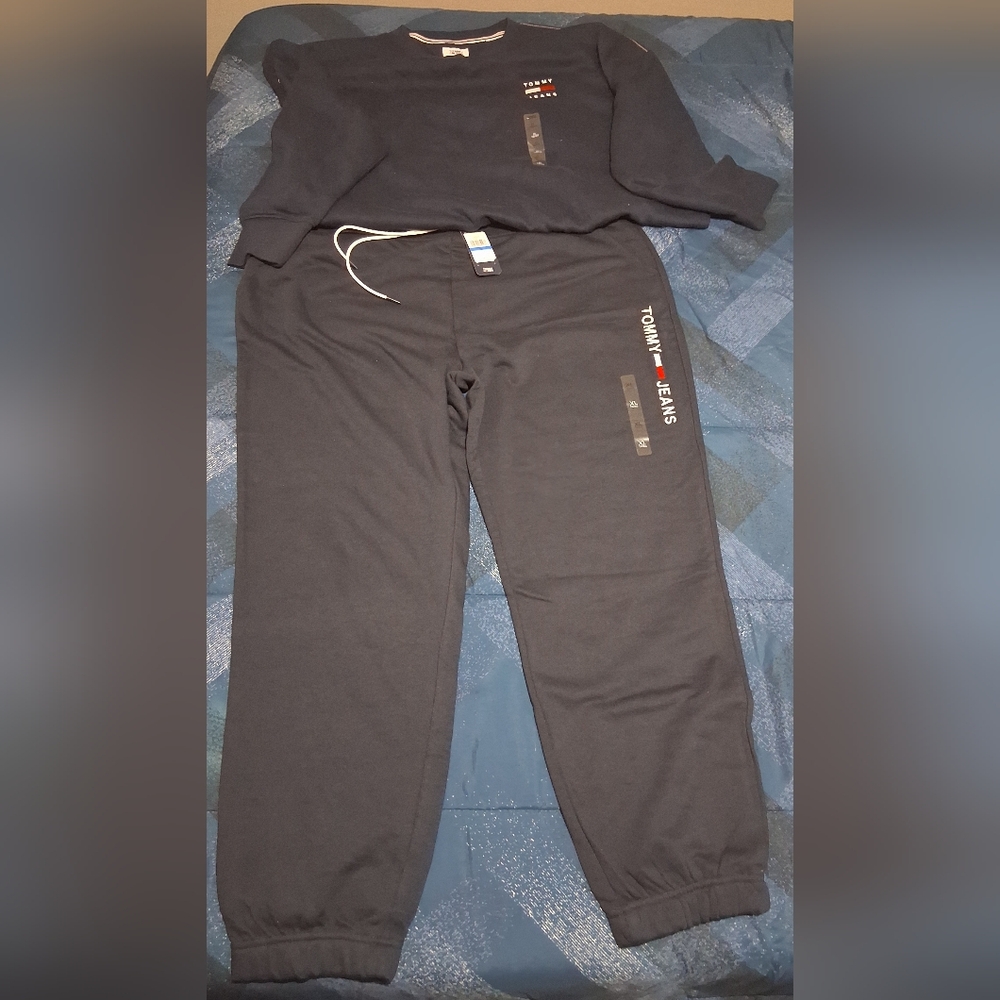 Tommy Hilfiger Navy Sweatshirt and Joggers Set